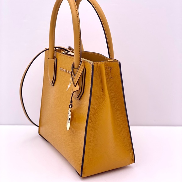 Michael Kors Mercer Md Messenger Crossbody - Picture 4 of 11